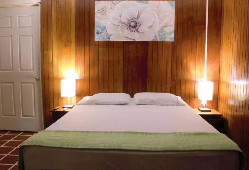 هتل Casa Central De Santa Ana