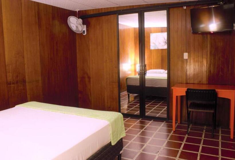 هتل Casa Central De Santa Ana