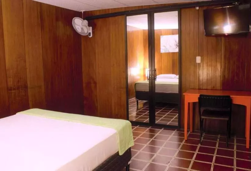 هتل Casa Central De Santa Ana