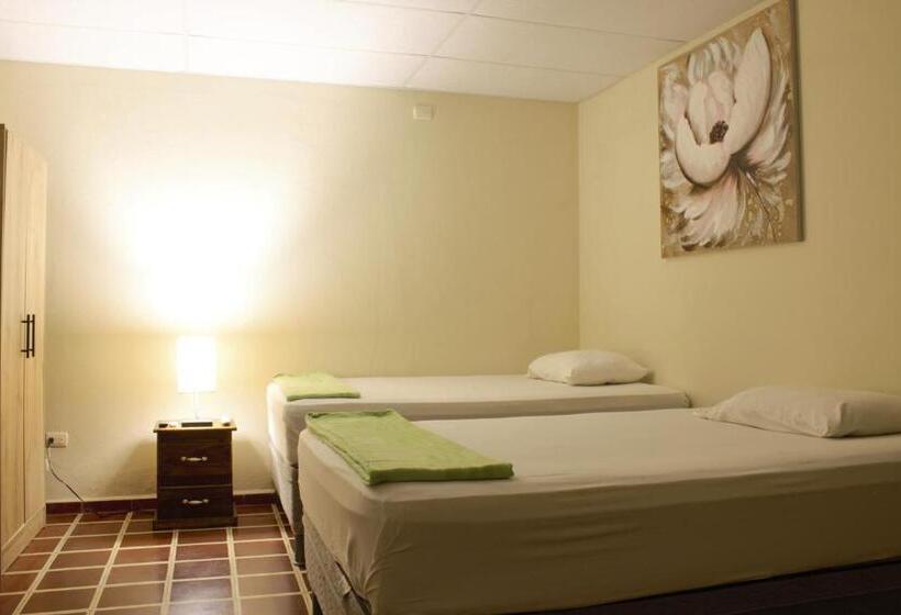 هتل Casa Central De Santa Ana