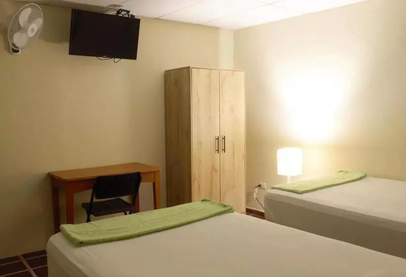 هتل Casa Central De Santa Ana