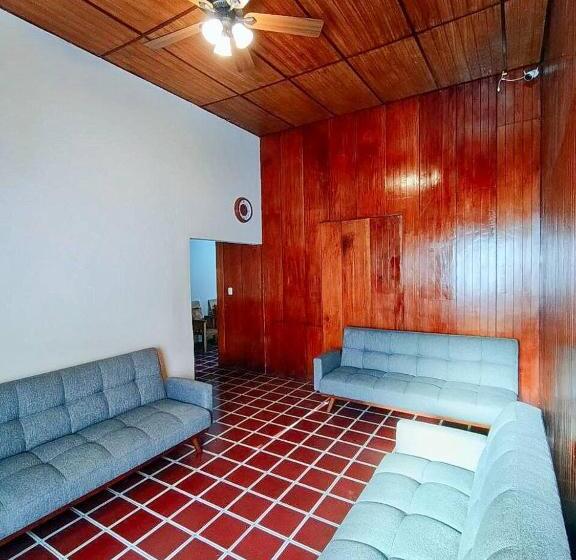 هتل Casa Central De Santa Ana