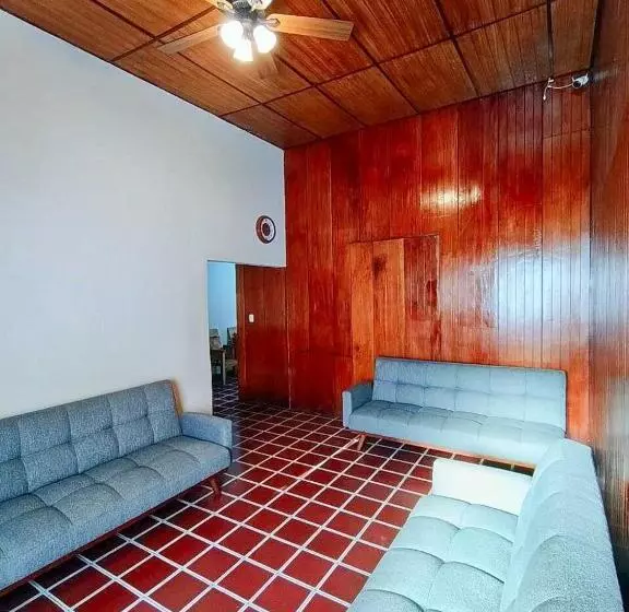 هتل Casa Central De Santa Ana