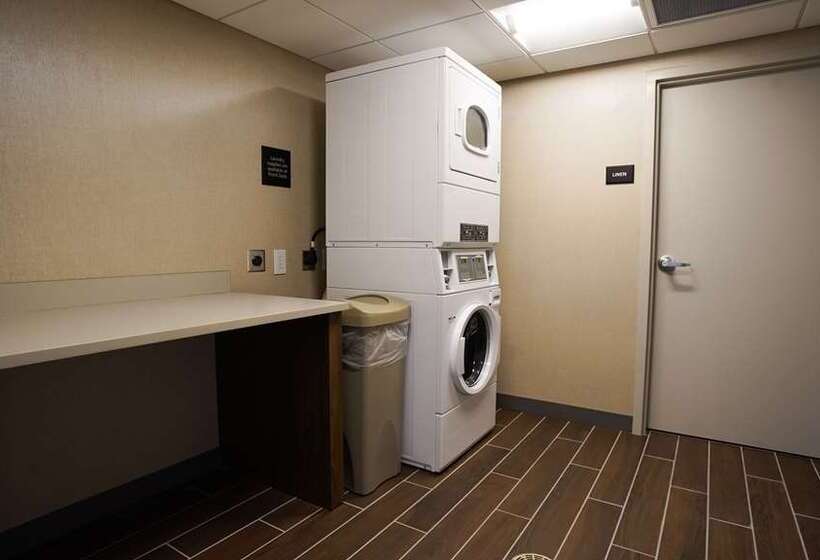 فندق Hampton Inn & Suites St. Clairsville