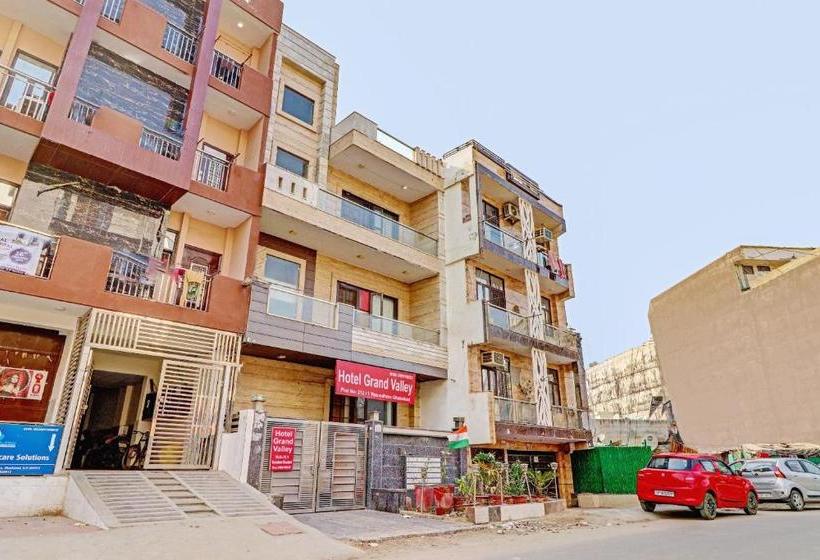 בית מלון כפרי Oyo 78950  Grand Velly