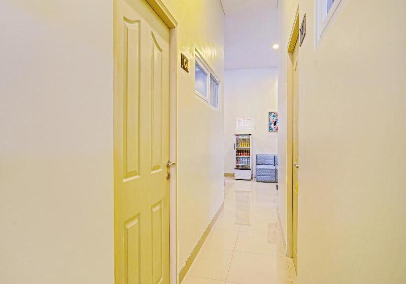 Szálloda Oyo 90302 Wisma Damai