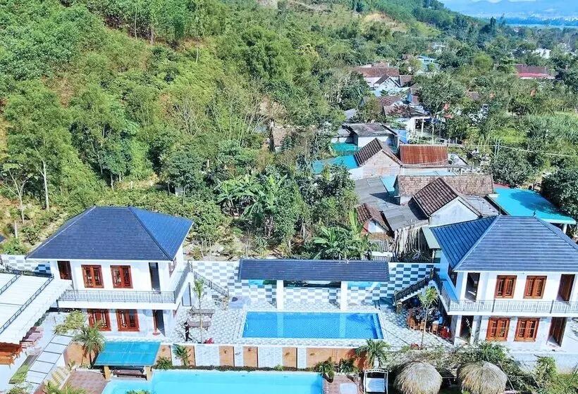هتل The Hill Villas