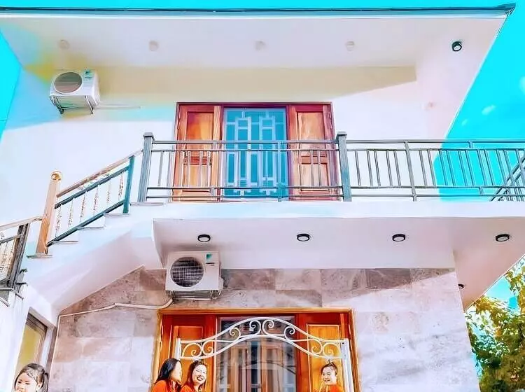 هتل The Hill Villas