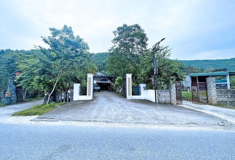 هتل The Hill Villas