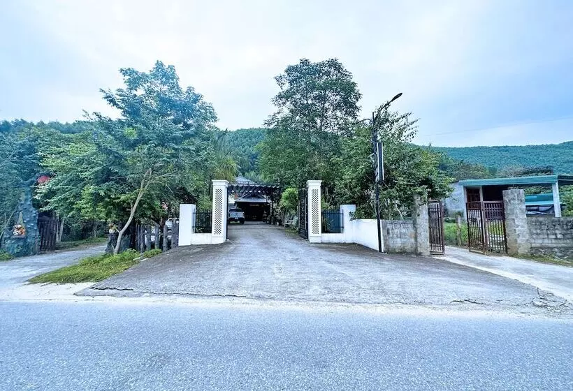هتل The Hill Villas