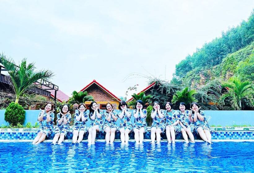 هتل The Hill Villas