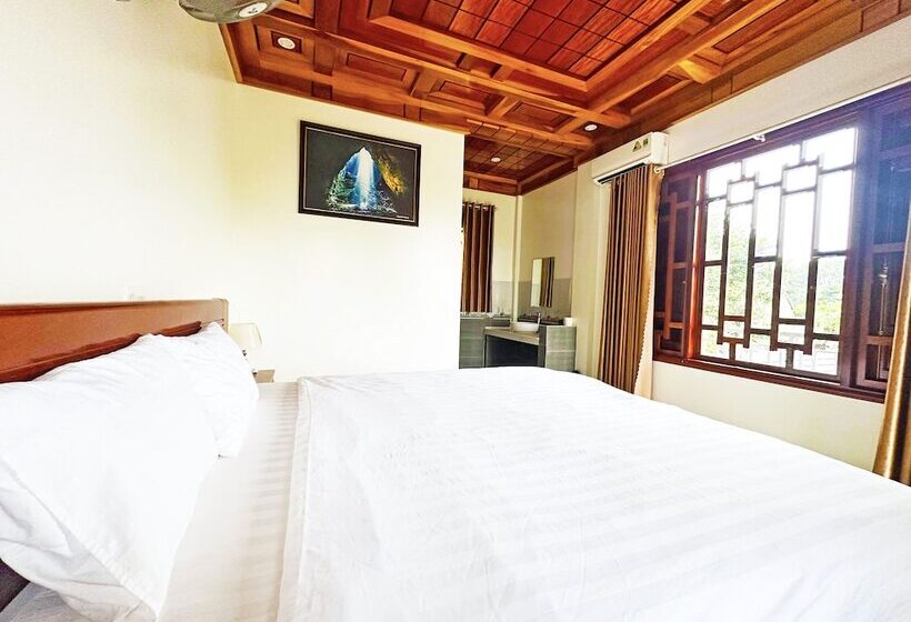 هتل The Hill Villas