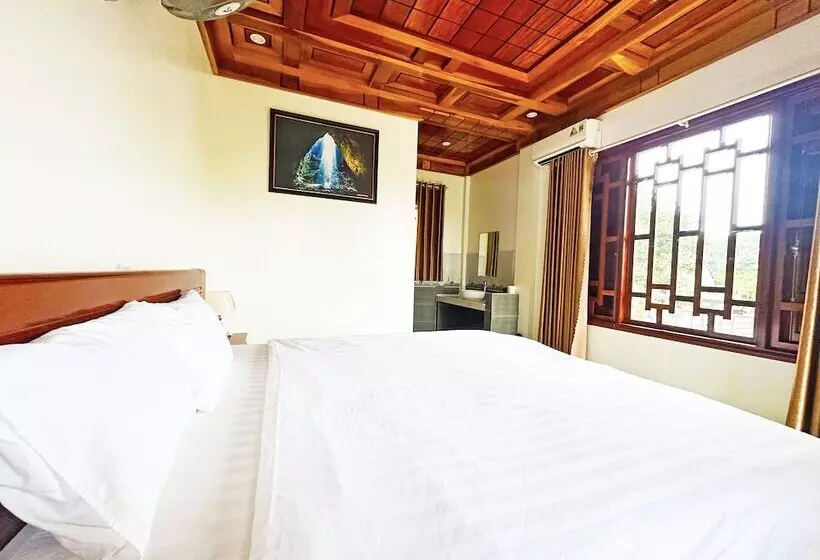 هتل The Hill Villas