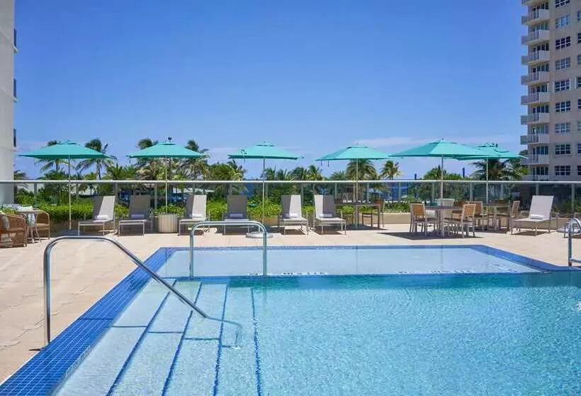 هتل Tru By Hilton Pompano Beach Pier