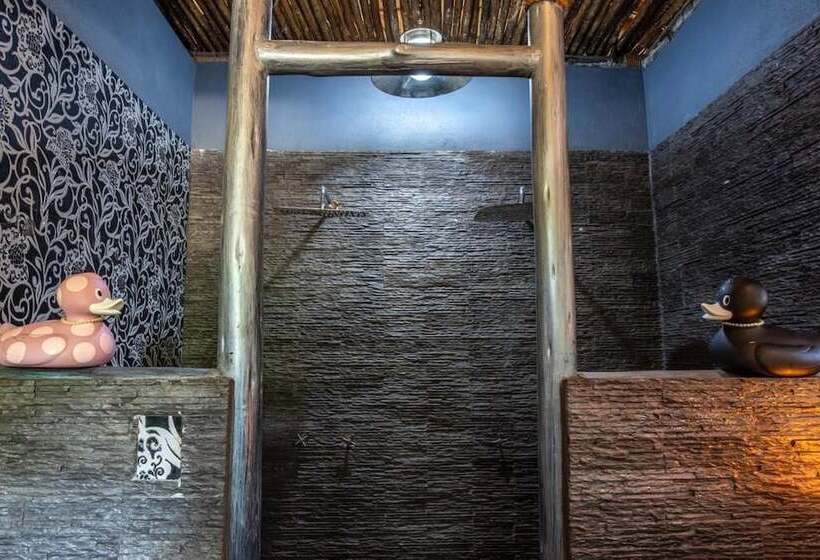 پانسیون Hippomoon Lodge Game Reserve