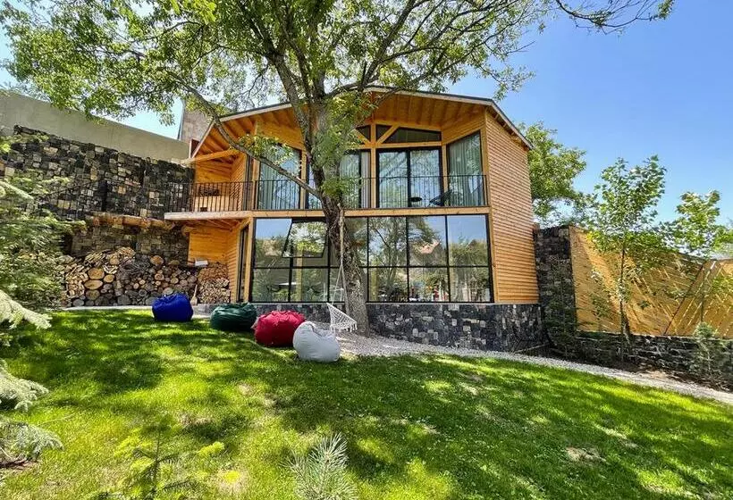 Dilijani Tun Hotel & Restaurant