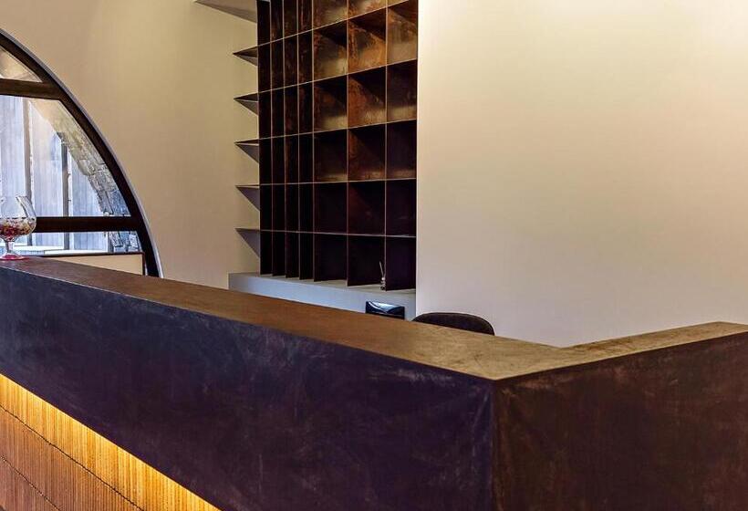 Dilijani Tun Hotel & Restaurant