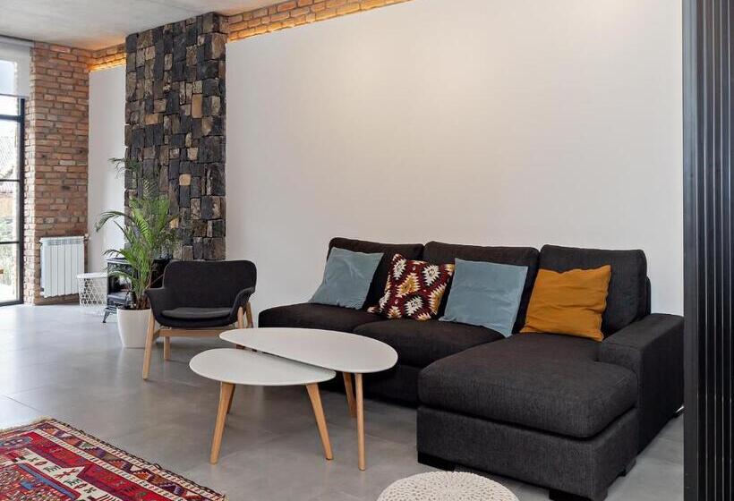 Dilijani Tun Hotel & Restaurant