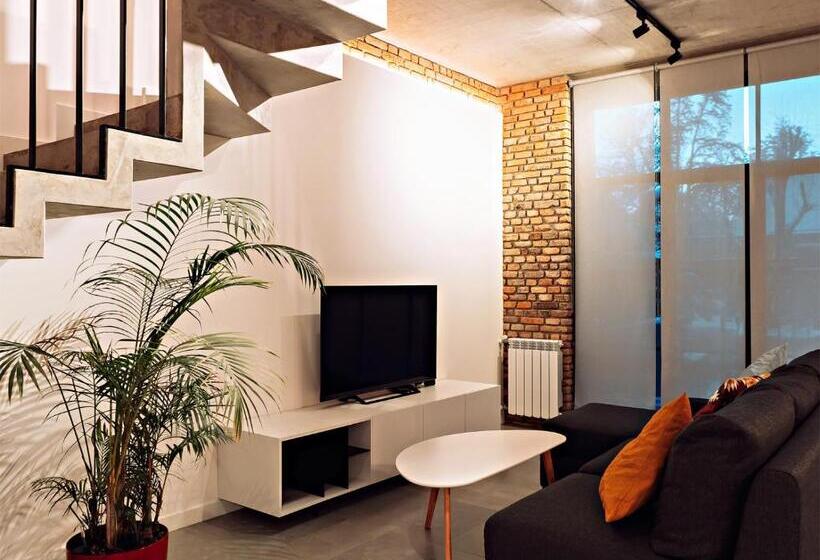 Dilijani Tun Hotel & Restaurant