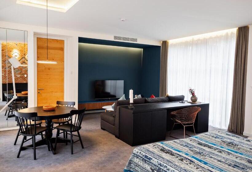 Dilijani Tun Hotel & Restaurant