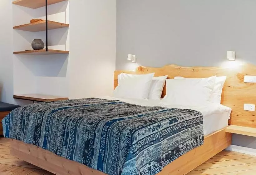 Dilijani Tun Hotel & Restaurant