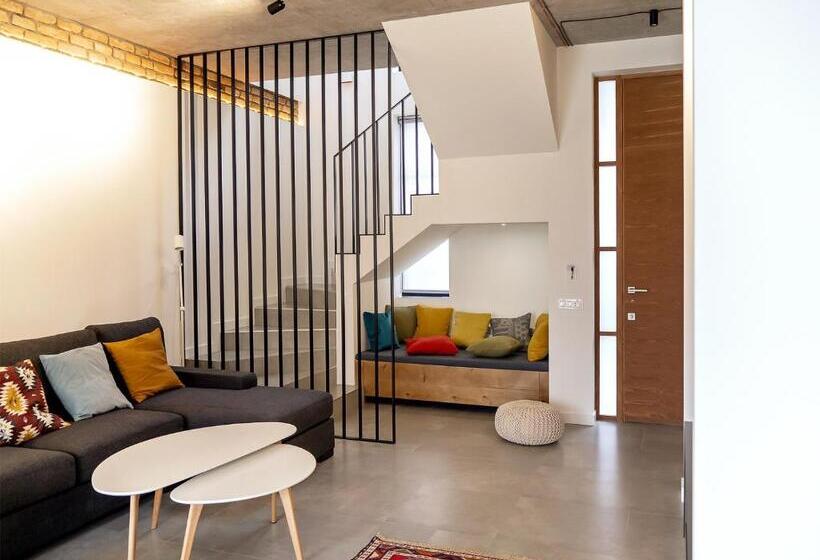 Dilijani Tun Hotel & Restaurant