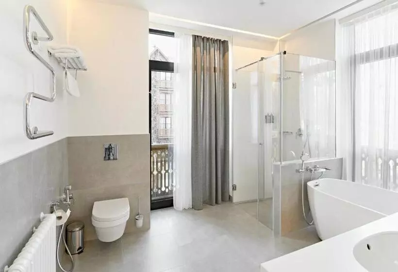 Dilijani Tun Hotel & Restaurant