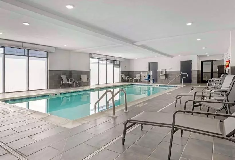 ホテル Comfort Inn & Suites