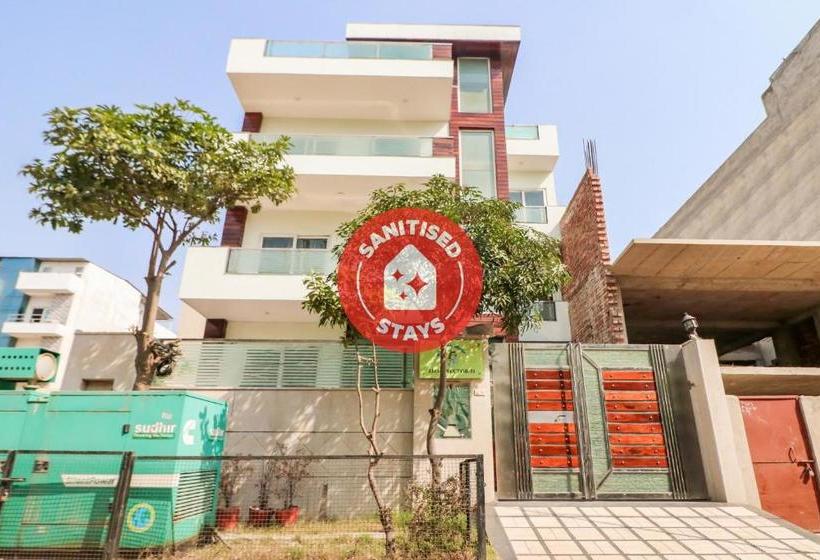 Hotel Vaccinated Staff Collection O Platinum Sqs Key