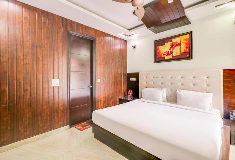 Hotel Vaccinated Staff Collection O Platinum Sqs Key