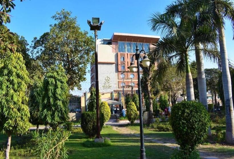 Faletti S Grand Hotel Multan