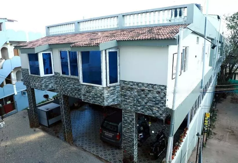 Hotelli Happystay Rooms And Cottages