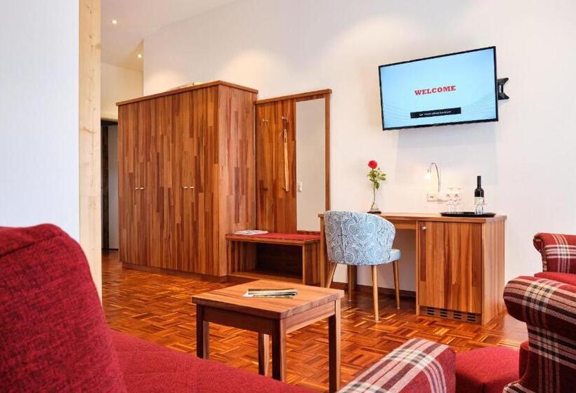 فندق Hornstein   Weingut, Vinothek & Gastronomie