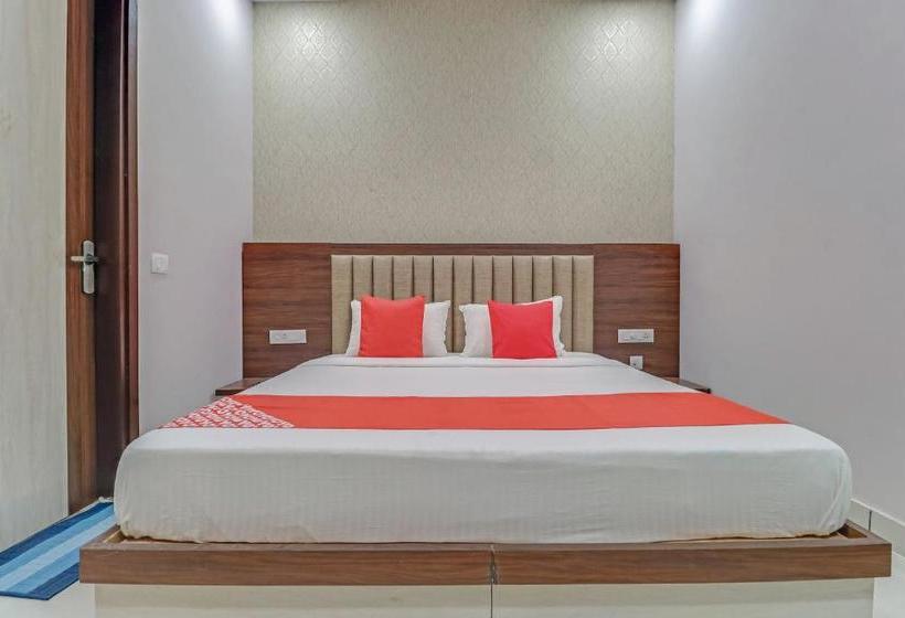 فندق Oyo 77825  Skyla