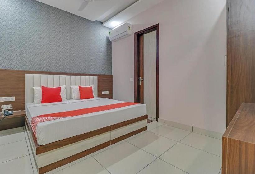 فندق Oyo 77825  Skyla