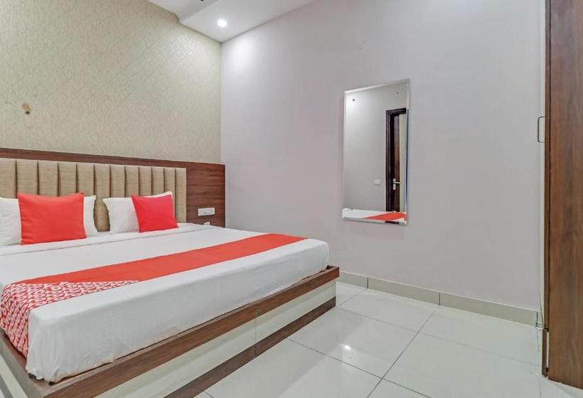 فندق Oyo 77825  Skyla