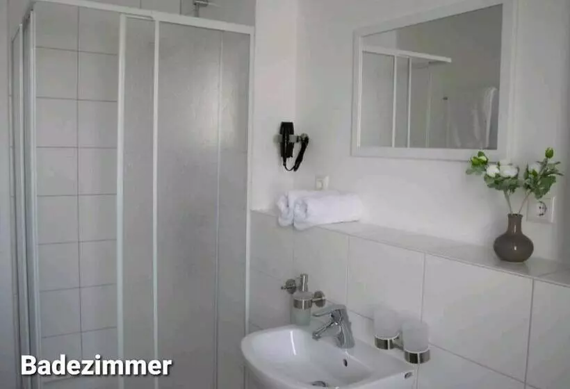 Majatalo Gästehaus Traunreut   Monteur Und Gästezimmer