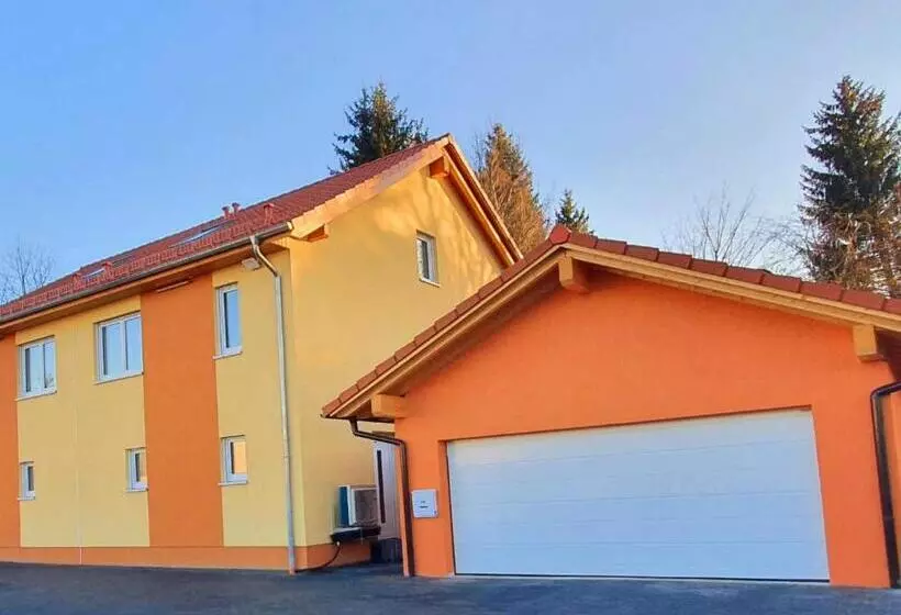 Majatalo Gästehaus Traunreut   Monteur Und Gästezimmer