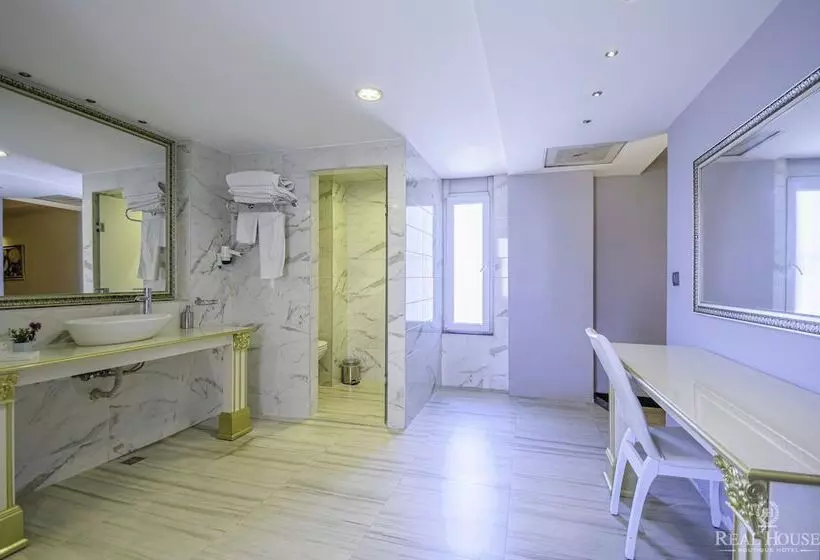 Hotelli Real House Boutique