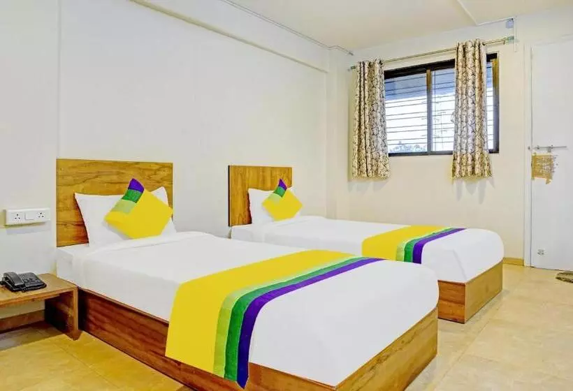 Itsy Hotels Oasis Pride