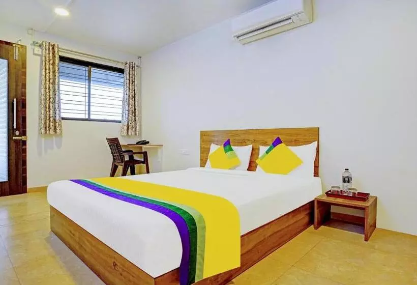 Itsy Hotels Oasis Pride