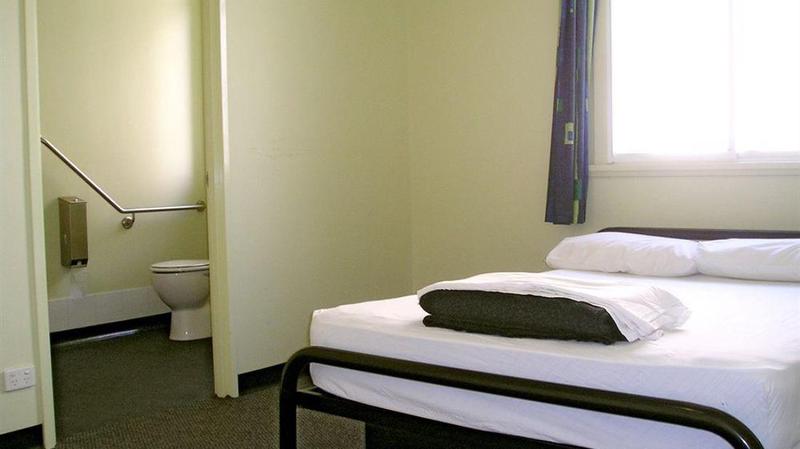 Base Brisbane Embassy Hostel