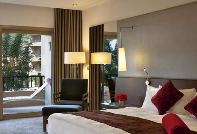 هتل Dusit Thani Lakeview Cairo