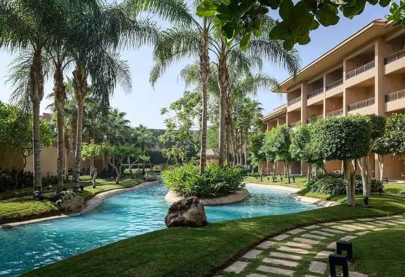 هتل Dusit Thani Lakeview Cairo