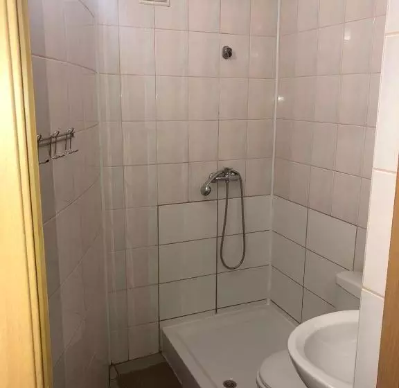 Retkeilymaja мотель євро