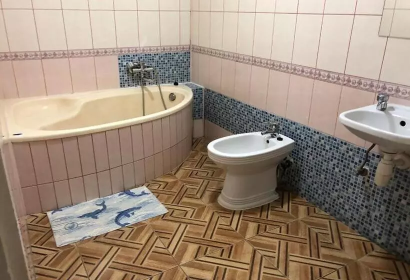 Retkeilymaja мотель євро