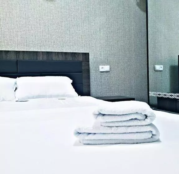 هاستل Status House