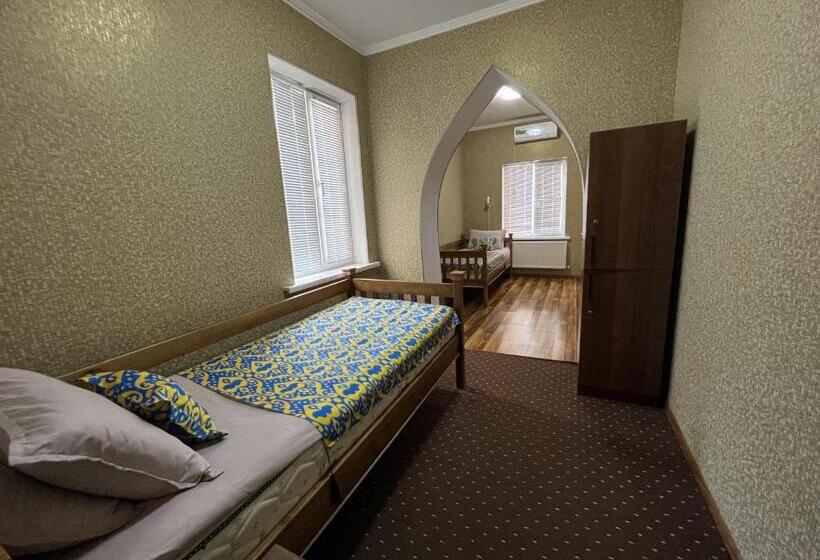 هاستل Status House