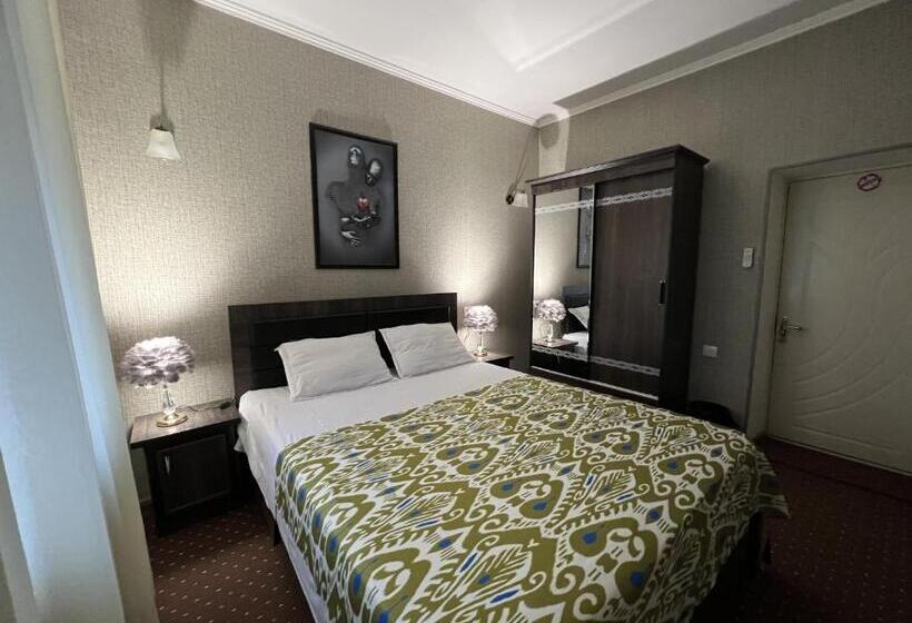 هاستل Status House