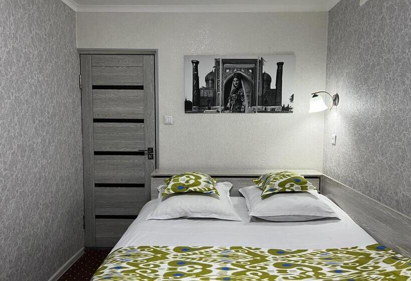 هاستل Status House